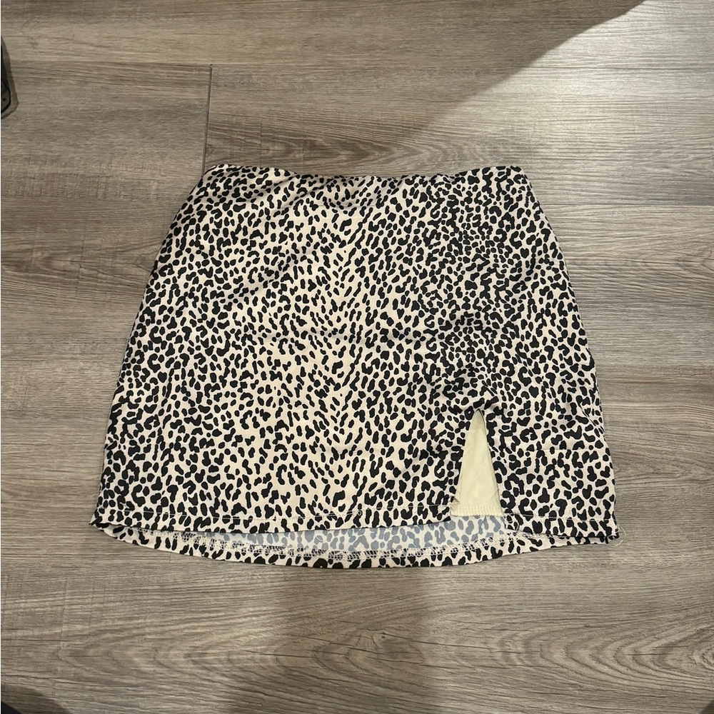 Adika Black and White Pencil Mini Skirt with Slit